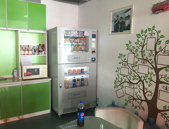 刷卡自動(dòng)售貨機(jī)